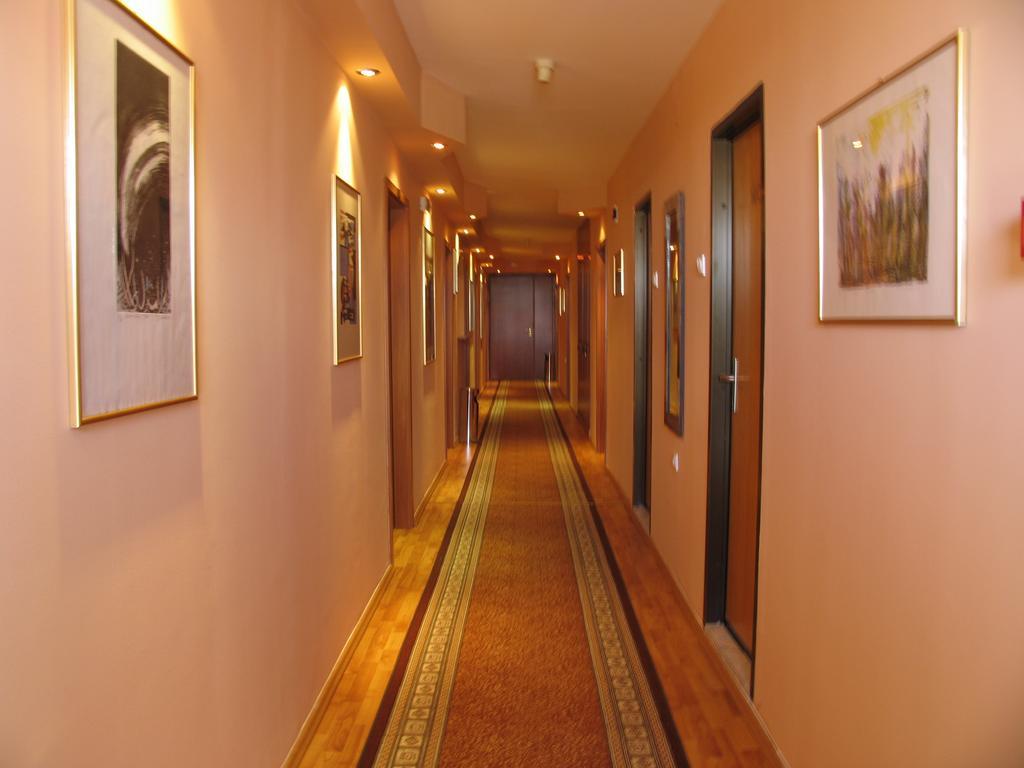 Hotel Square Skopje Exterior foto